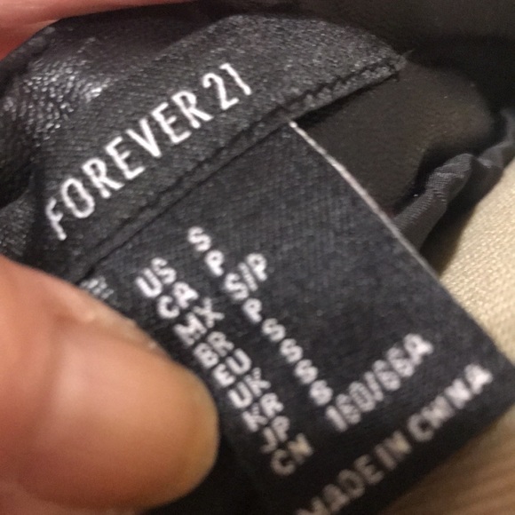 Studded leather skirt size small - Picture 4 of 4